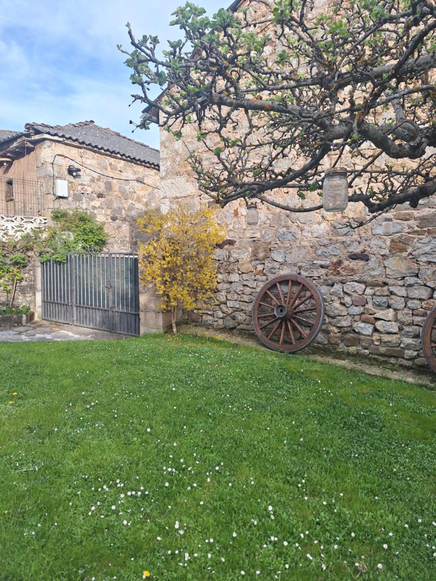 Turismo En Babia Bajo Los Nidos San Emiliano Room photo